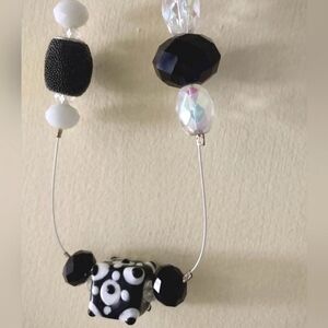 Black & White Square Beaded Wire Necklace
